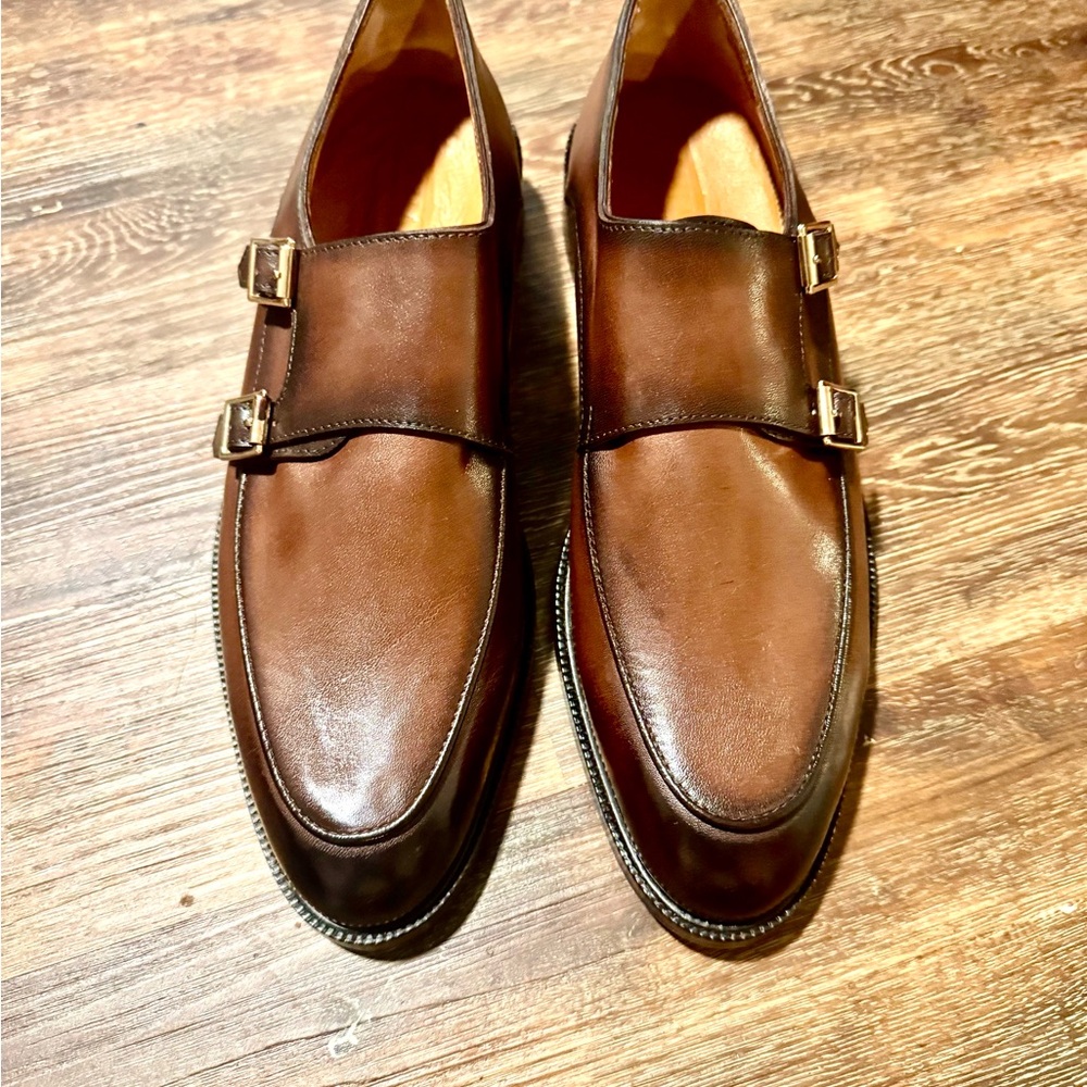 Brown Leather Oxford Shoes with Classic Silhouette